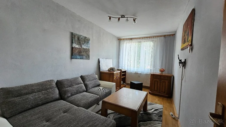 Predám 3 izbový byt na Síd.3 v Humennom