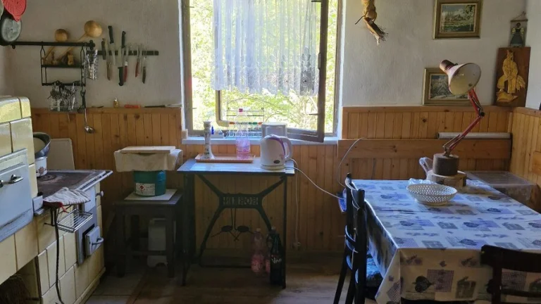 Predam záhradu s chatkou