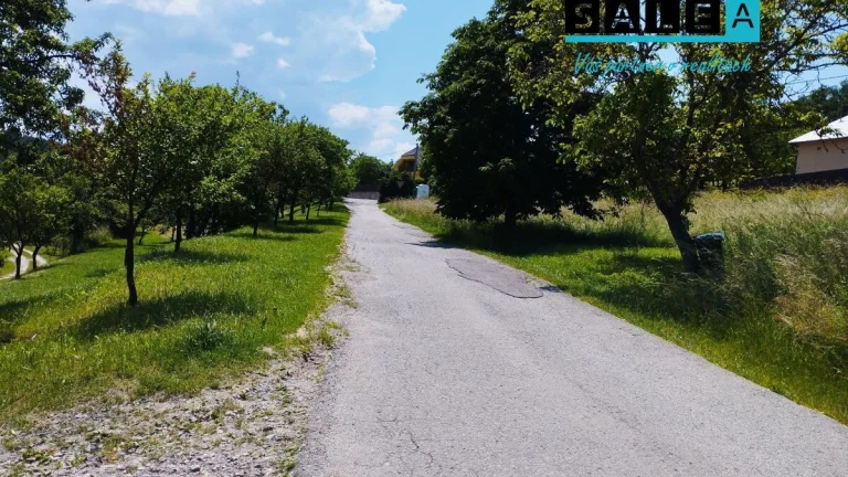 Na predaj stavebný pozemok v obci Bošáca o výmere 1. 600 m2