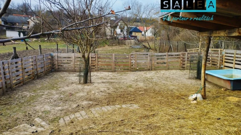Pekný pozemok v obci Chtelnica o výmere 1140m2.