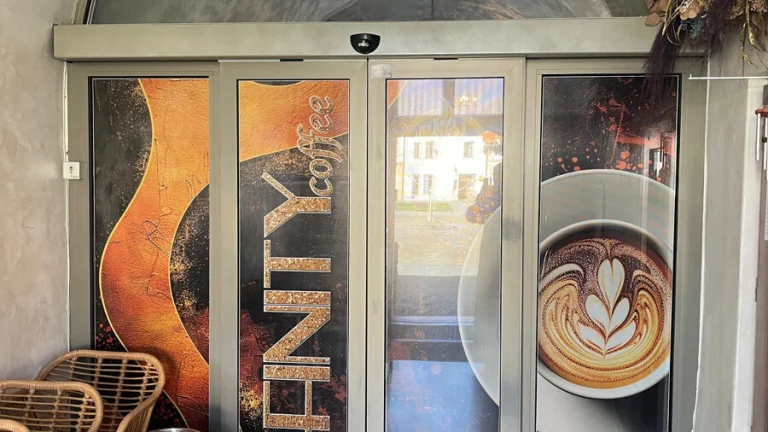 Zrenovovaná kaviareň v centre mesta na prenájom