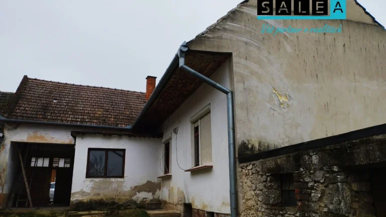 Rodinný dom v obci Kočín o výmere 1108m2 aj s pozemkom.
