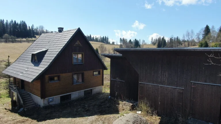 Znížená cena chaty v Oravskej Lesnej 2300 m2