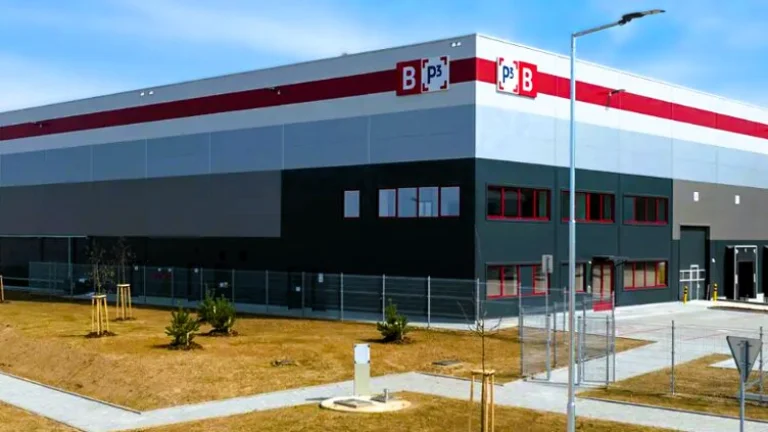 Pronájem skladových prostor 8394 m² s kancelářemi 507 m²