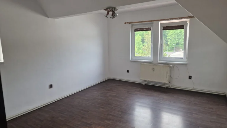 Podkrovní byt 2+1 k pronájmu