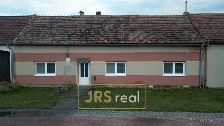 Prodej rodinné domy 5+1, CP 723 m2 - Pasohlávky