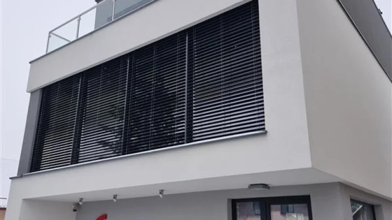 Opakovaná dražba admin.budovy a pozemkov,k.ú. Tuchyňa