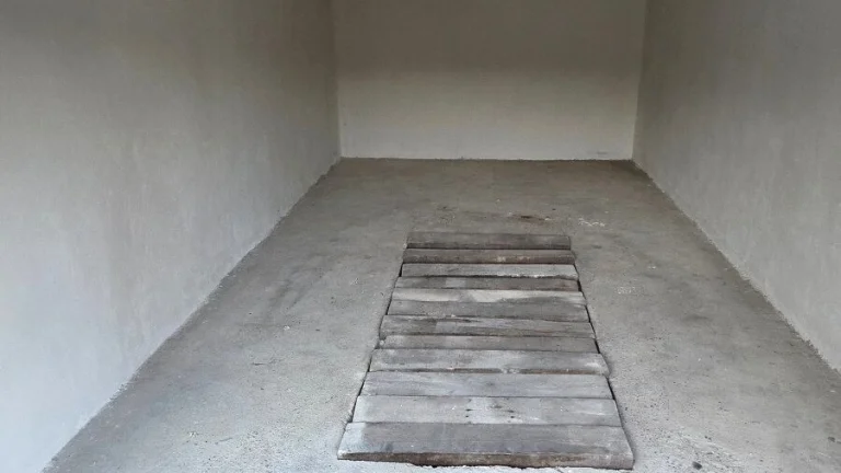 Na prenájom garáž v meste Šurany