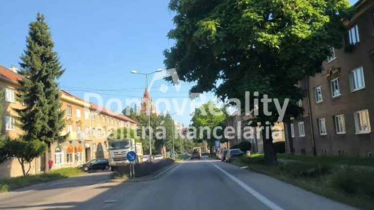 PREDAJ/ 2+1 izb. byt Handlová, 29.augusta, tehlový, 66 m2