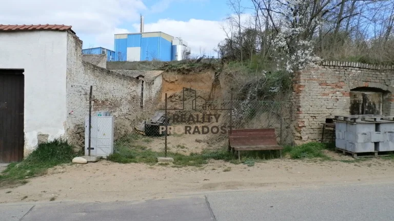 K prodeji stavební pozemek 158 m2 v Hodonicích, prodej stave