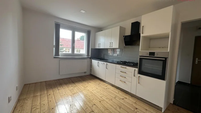 Pronájem zrekonstruovaného bytu 2+1/B (52 m2) Mostecká, Chom