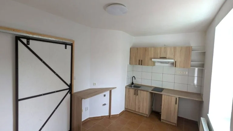 Pronájem bytu 2+kk, Jiskrova 89/21, Děčín