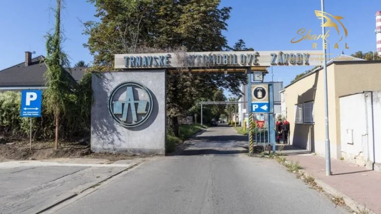 Hala s pozemkami v priemyselnej zóne v Trnave