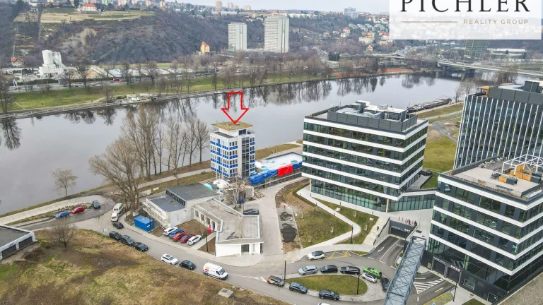 Pronájem Kanceláře 96,7 m2, Partyzánská, Praha 8