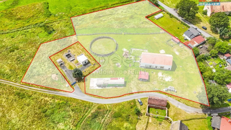 Prodej zemědělského objektu v Křižovatce s pozemkem 10428 m2