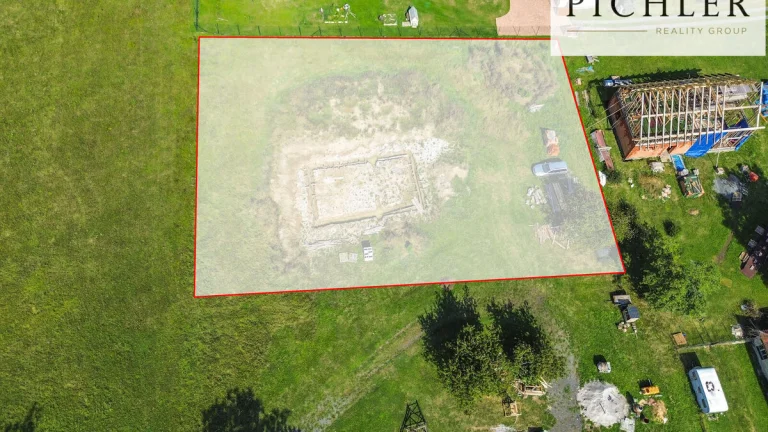 Prodej stavebního pozemku 2053 m²