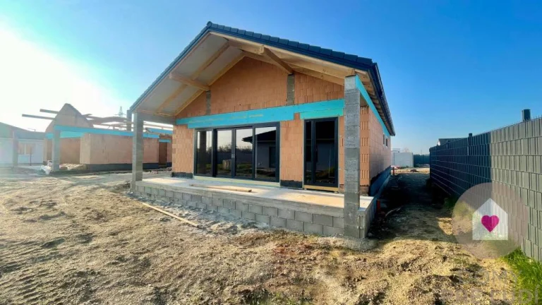 Krásny 4 izbový RD bungalov 114,25 m2 na pozemku 507m2, Sene