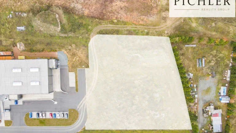 Pronájem komerčního pozemku 4866 m²