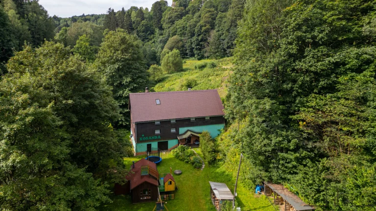 Apartmánový dům, Branná