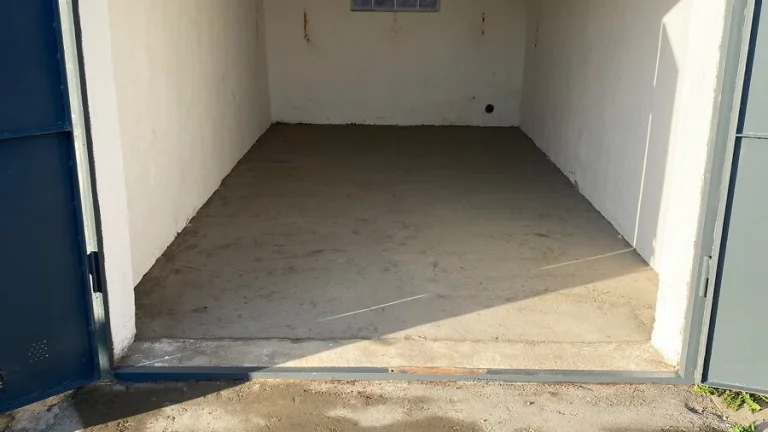 Prodám garáž