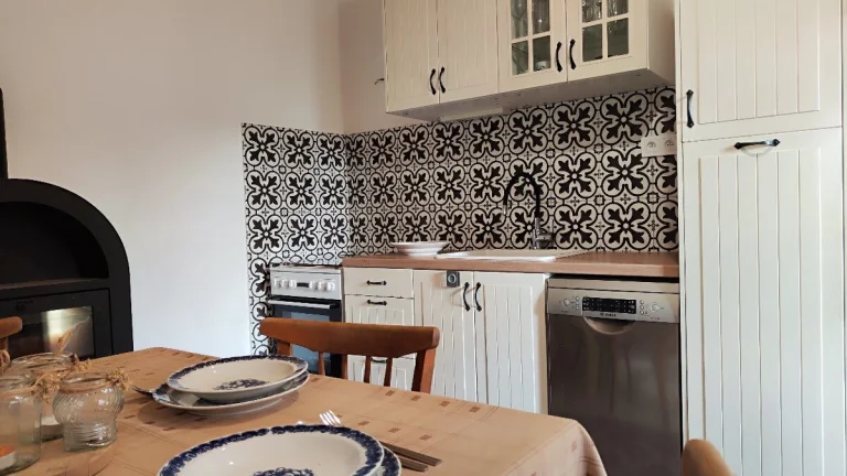 ZNÍŽENÁ CENA Chalupy s veľkým potenciálom