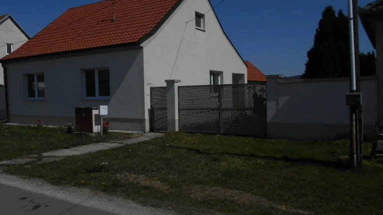 3 izb. RD, pozemok 2 160 m2 v Drahovciach