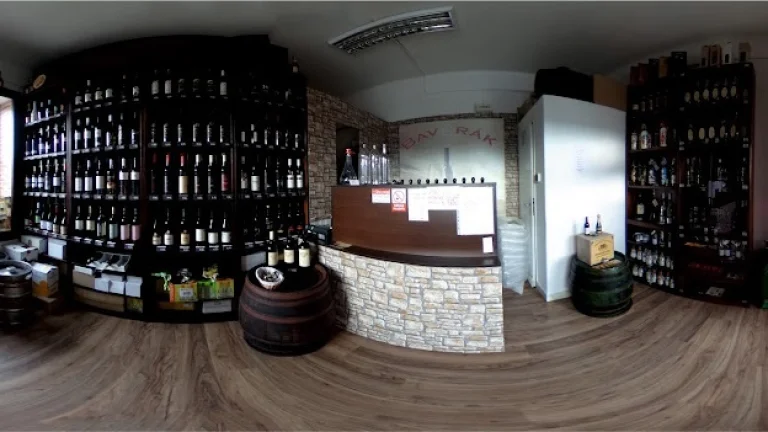 Štúrovo centrum – odstúpenie obchodu - vinotéka