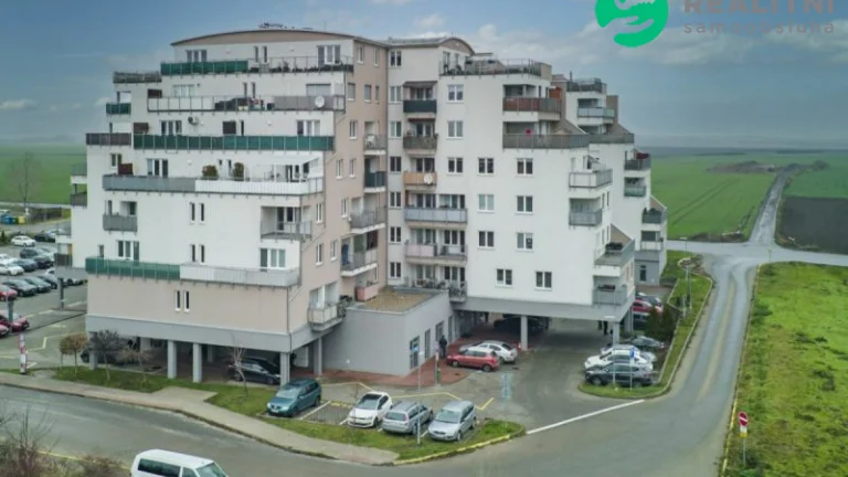 Krásný byt 1+kk, Klecany, Praha