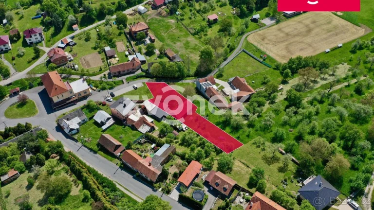 Pozemek Dobrkovice - centrum obce, pěkná a klidná lokalita
