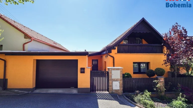 Prodej rodinného domu 4+1 s lodžií a s garáží v obci Hradeší