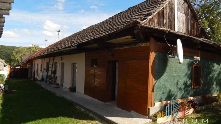 EXKLUZÍVNE- SPEKTRUM REALITY - Na Predaj 2-izbový rodinný d