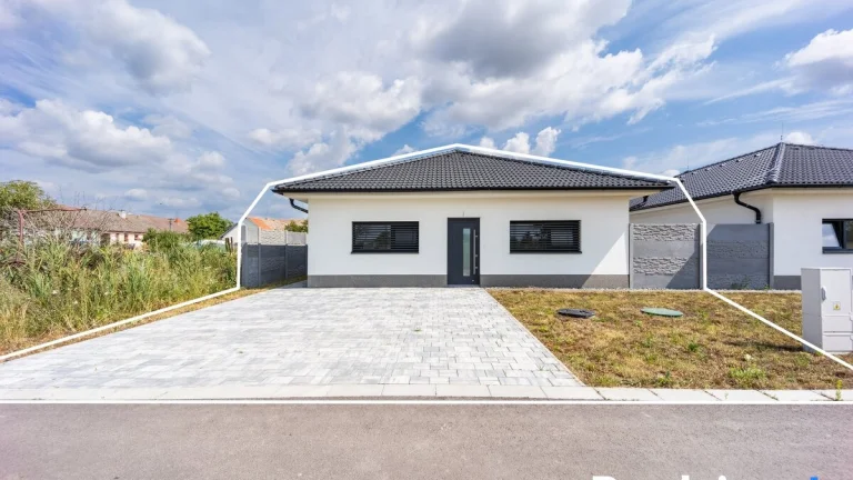 Prodej rodinného domu 4+kk, 150 m2 - Strachotice