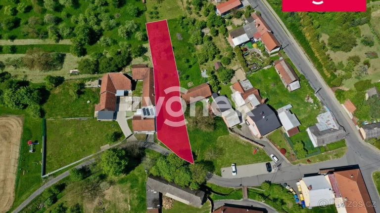 Pozemek Dobrkovice - centrum obce, pěkná a klidná lokalita