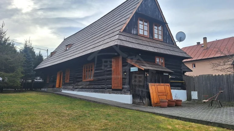 7-izbová drevenica s pekným pozemkom