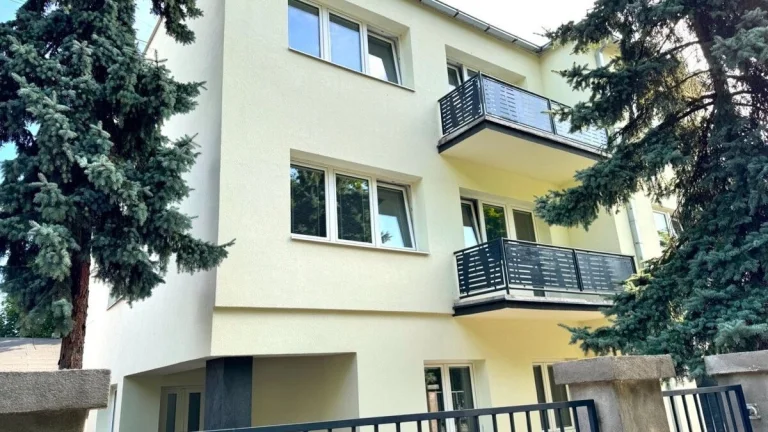 Na prenájom 2 izbový byt s balkónom a garážou v Lučenci