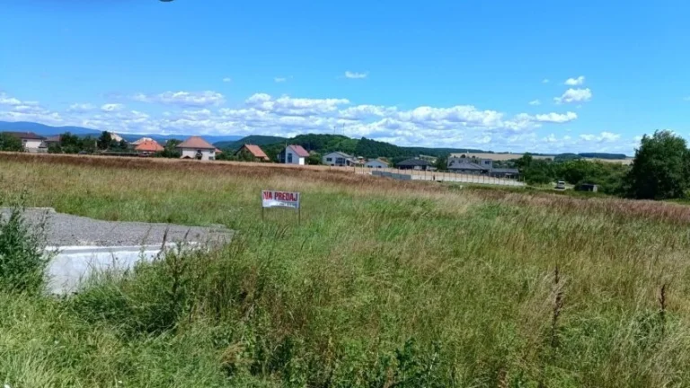 Slnečný pozemok pre Váš nový dom. Okres Poltár.