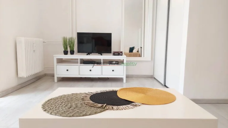 Krásna garzónka/1izb., veľký zasklenný balkón /práve rekonšt