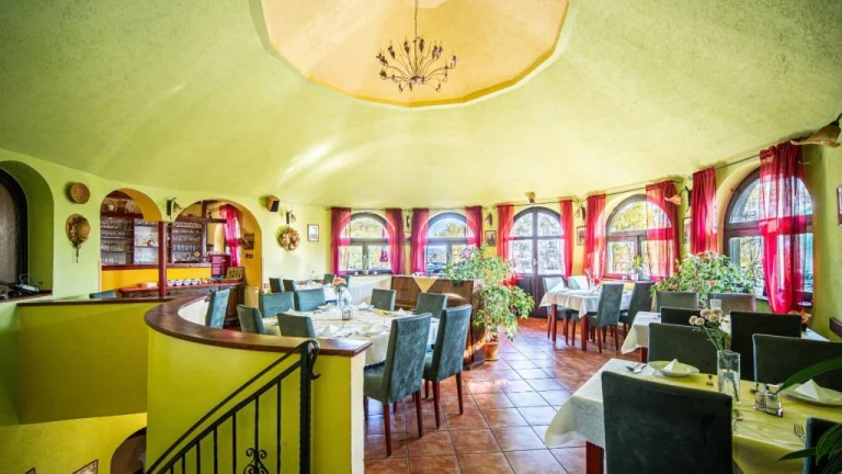 TOREA - PRENÁJOM OBJEKTU REŠTAURÁCIE - VINOSADY, OKRES PEZIN