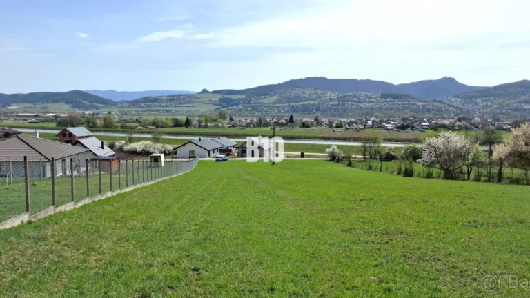 Slnečný pozemok s krásnym výhľadom, 2035m2.