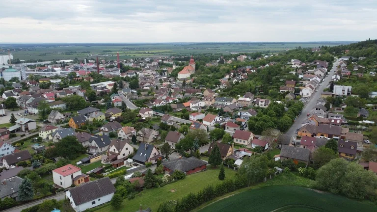 Prodej pozemků v Dobrovici, okres Mladá Boleslav.