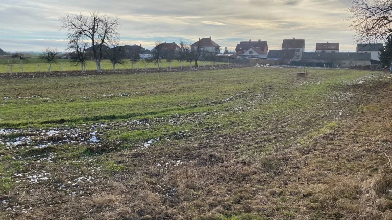 stavební pozemek parc.č. 155/2 o výměře 722 m2, v obci Láz u