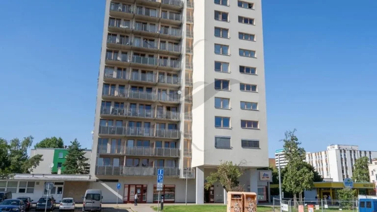 Pronájem parkovacího stání v domě poblíž Budějovické