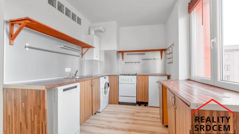 Pronájem částečně zařízeného bytu 2+kk se šatnou, 49 m2, ul.
