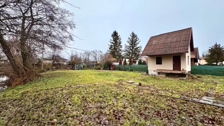 Na predaj chata s 5 ár pozemkom pri mŕtvom ramene Nitry