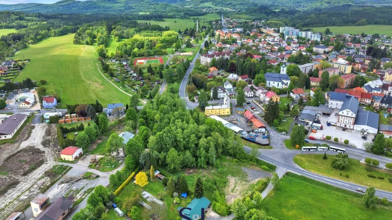Prodej pozemku pro komerční výstavbu ve Cvikově, ev.č. 01227