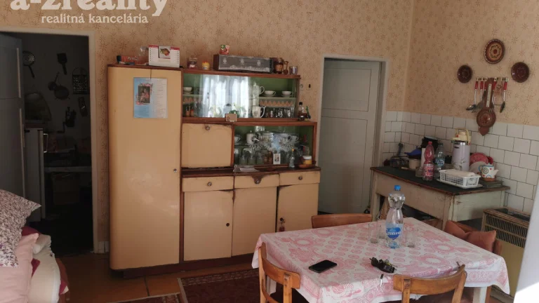 Na predaj starší RD na veľkom pozemku v Tvrdošovciach