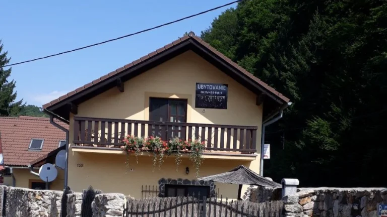Na predaj ubytovanie pre turistov v Sklený Tepliciach s Rod