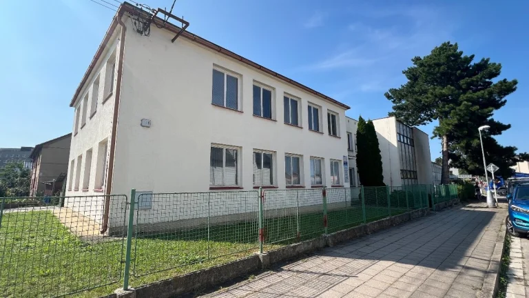 Pronájem 2 propojených kanceláří, 67 m2