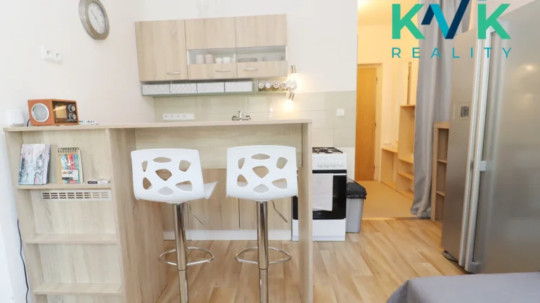 Prodej světlého bytu 1+1 po rekonstrukci – kompletně vybaven