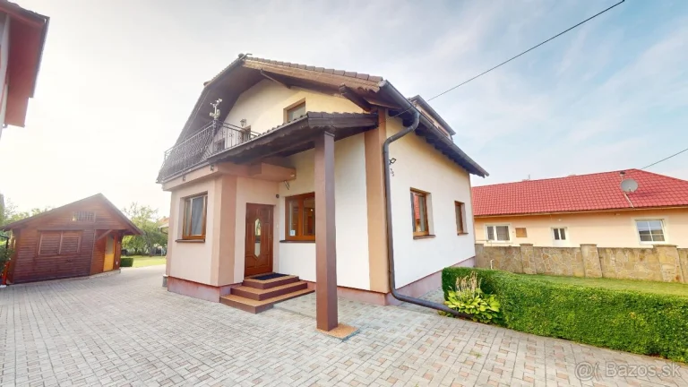 Na predaj veľký poschodový rodinný dom v obci Rožkovany